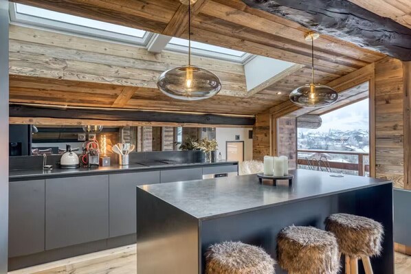 冷蔵庫、電子レンジ、オーブン、食器洗い機