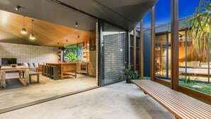 屋外ダイニングエリア