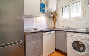 Kylskåp, spishäll och diskmaskin