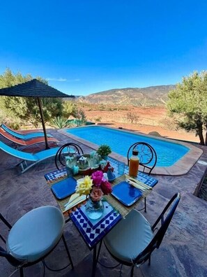 Bộ đồ giường cao cấp, két bảo mật tại phòng, trang trí khác biệt 