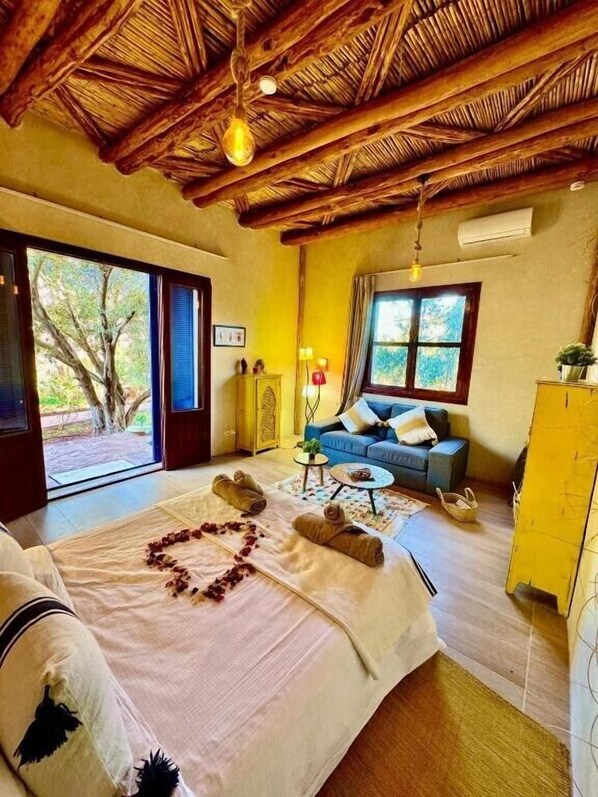 Chambre Euphorbe | Bộ đồ giường cao cấp, két bảo mật tại phòng, trang trí khác biệt 