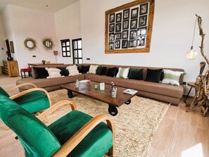 Villa Cathedrale | Living area - Maison Soo Bin (Bine el Ouidane)