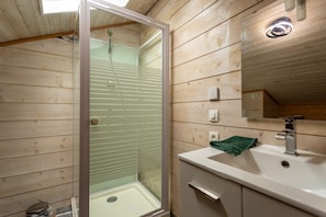 Dusche, Haartrockner, Handtücher