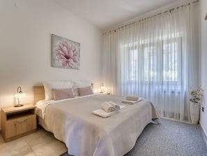 3 bedrooms, Internet
