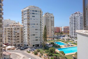 Exterior - Apartment 'Gabriel 6 H' with Shared Pool, Balcony and Air Conditioning (Armação de Pêra)