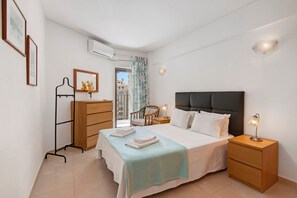 1 bedroom, iron/ironing board, bed sheets - Apartment 'Gabriel 6 H' with Shared Pool, Balcony and Air Conditioning (Armação de Pêra)