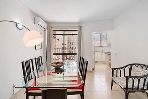 Dining - Apartment 'Gabriel 6 H' with Shared Pool, Balcony and Air Conditioning (Armação de Pêra)