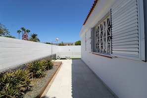 Property grounds - Magnificent private villa with pool, BBQ and Wi-Fi (San Bartolomé de Tirajana)
