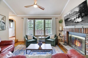 Smart TV, fireplace - Emerald Escape – Lake, Theater, Game Room & More! (Long Pond)