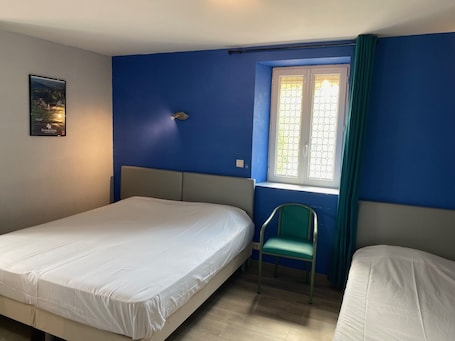 Iron/ironing board, free WiFi