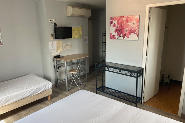 Iron/ironing board, free WiFi