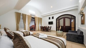Phòng đôi hoặc 2 giường đơn Deluxe, ban công