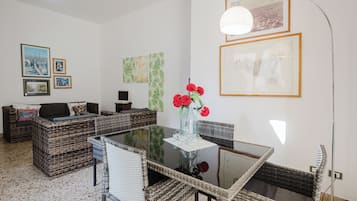 Télévision à écran plat de 32 pouces avec chaßnes numériques