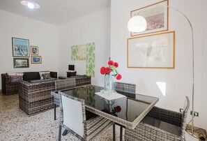 Televisión de pantalla plana de 32 pulgadas con canales digitales