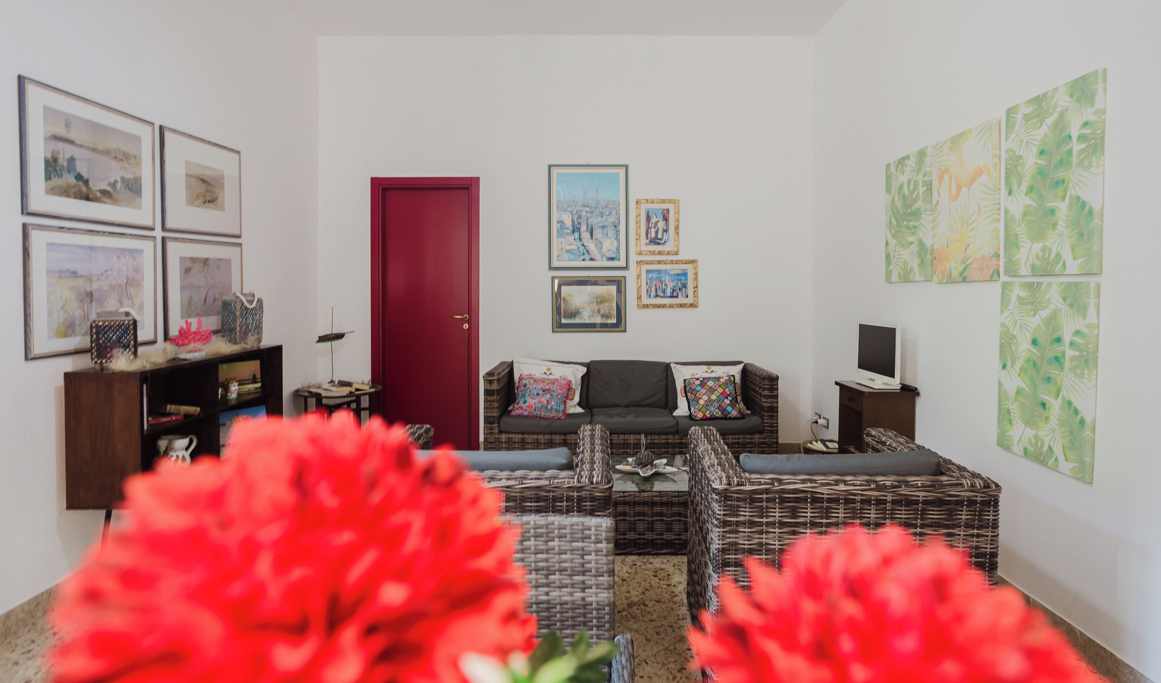 TV a schermo piatto 32 pollici con canali digitali