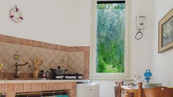 Espressomaschine, Wasserkocher mit Kaffee-/Teezubehör, Wasserkocher