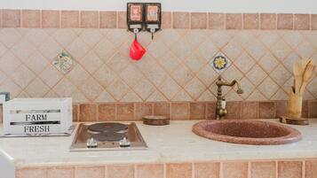 Espressomaschine, Wasserkocher mit Kaffee-/Teezubehör, Wasserkocher