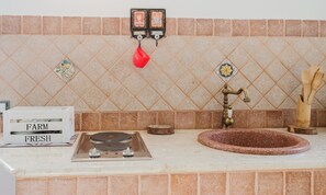 Espresso maker, coffee/tea maker, electric kettle, toaster