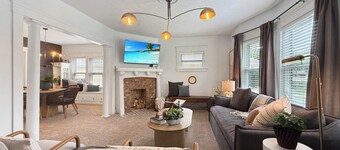 Chic Lakeside Retreat , Steps from the Beach!