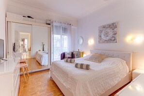 1 habitación, tabla de planchar con plancha, wifi gratis y ropa de cama 