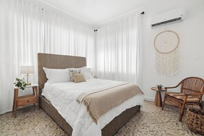 3 bedrooms, desk, iron/ironing board, travel crib