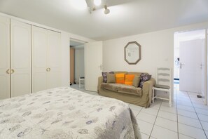2 bedrooms, iron/ironing board, WiFi, bed sheets