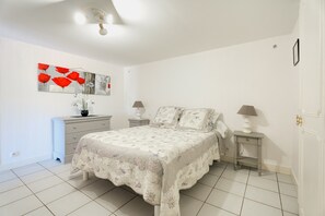 2 chambres, fer et planche à repasser, Wi-Fi, draps fournis