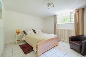 2 chambres, fer et planche à repasser, Wi-Fi, draps fournis