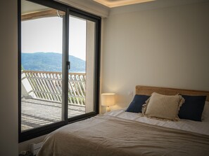 4 bedrooms, free WiFi, bed sheets