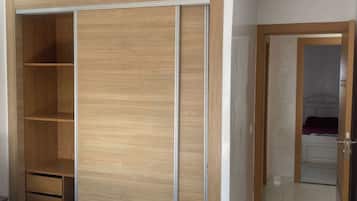 2 slaapkamers, een strijkplank/strijkijzer, wifi, beddengoed