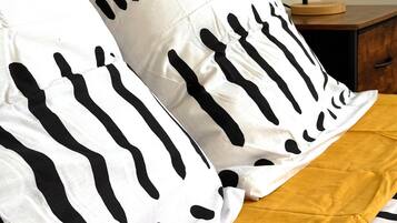 5 bedrooms, iron/ironing board, WiFi, bed sheets