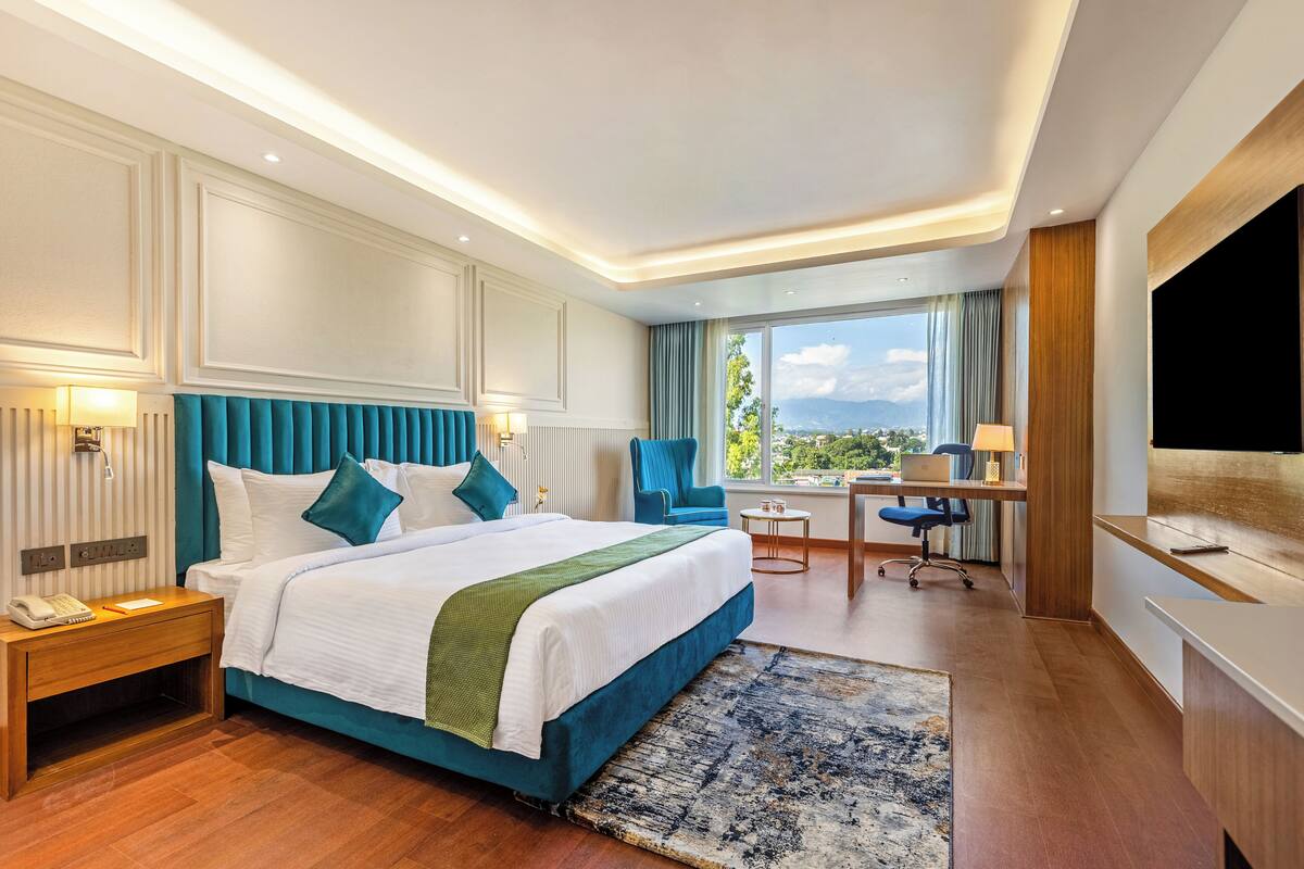 Desk, laptop workspace, free WiFi, bed sheets