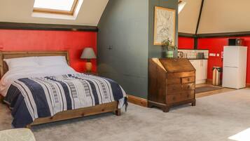 1 bedroom, individually decorated, individually furnished, free WiFi