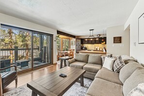 Smart-TV, Kamin, Tischfußball