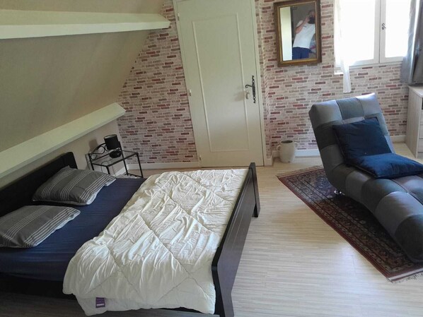 2 chambres, fer et planche à repasser, draps fournis