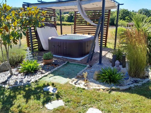 Charming house in a peaceful setting with access to a pond opposite
