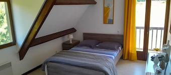 Charming house in a peaceful setting with access to a pond opposite