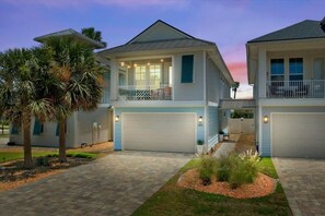 Exterior - Luxury Oasis 4 Blks to Pier and Beach w Game Room (Jacksonville Beach)