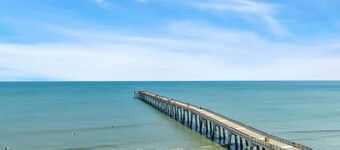 Heated Pool Located 8 Blocks to Beach and Pier