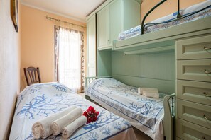 3 slaapkamers, een strijkplank/strijkijzer, beddengoed