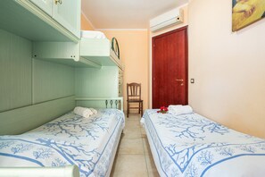 3 chambres, fer et planche Ă repasser, literie fournie
