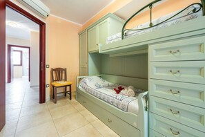 3 bedrooms, iron/ironing board, bed sheets