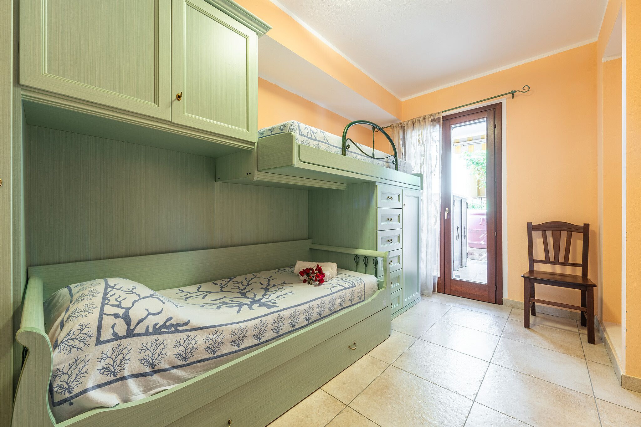 3 slaapkamers, een strijkplank/strijkijzer, beddengoed