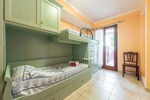 3 chambres, fer et planche à repasser, draps fournis