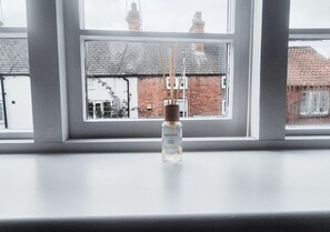 Comfort Apartment, Non Smoking | Blackout drapes, iron/ironing board, free WiFi