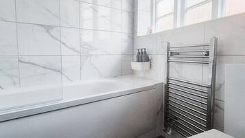 Comfort Apartment, Non Smoking | Bathroom