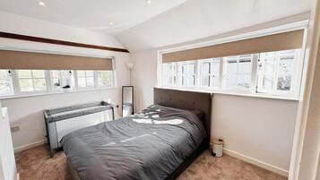 Comfort Apartment, Non Smoking | Blackout curtains, iron/ironing board, free WiFi