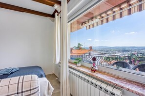 Lägenhet Standard - 1 sovrum - balkong (Apt Smode with Panoramic Balcony) | 1 sovrum och strykjärn/strykbräda