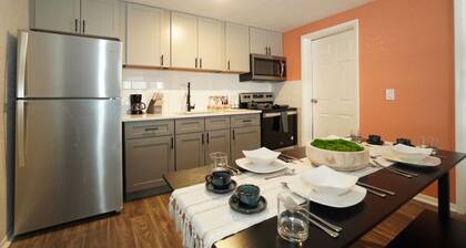 King Suite, 10 mins to Ft Moore