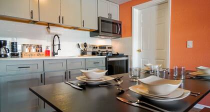 King Suite, 10 mins to Ft Moore